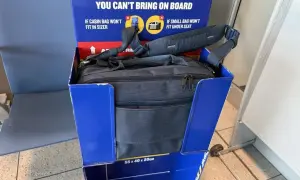 Torba podręczna Ryanair w sizerze. Wymiary ryanair podreczny: 55x40x20cm.
