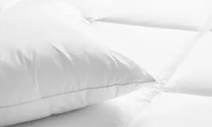 Jakie poduszki są w hotelach i dlaczego mają znaczenie dla komfortu?