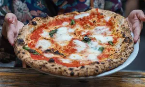 Gdzie zjeść najlepszą pizzę w Pizie? Odkryj lokalne perełki