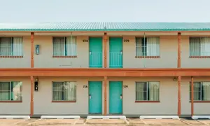 Czym się różni hostel od hotelu? Kluczowe różnice, które musisz znać