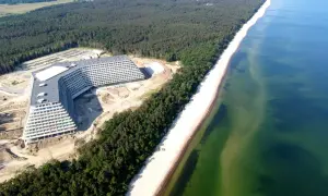 Nowy hotel Gołębiewski w Pobierowie, w budowie, z widokiem na morze. Ile pokoi będzie miał ten gigant?