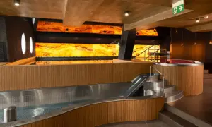 Nowe, nowoczesne wnętrze basenu i jacuzzi w Grand Chotowa Hotel Spa & Resort. Opinie gości podkreślają unikalny design.