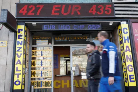 Kantor wymiany walut w Budapeszcie. Kursy EUR/HUF na tablicy. Budapeszt waluta.