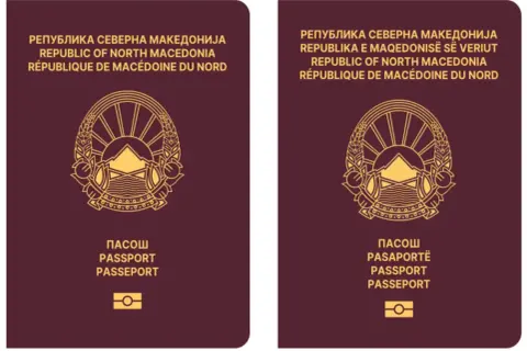 Dwa paszporty Macedonii Północnej. Czy do Macedonii potrzebny jest paszport? Tak, ten dokument jest niezbędny do podróży.
