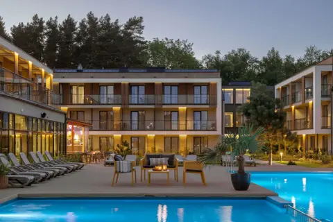 Nowoczesny hotel z basenem i leżakami. Wiele pozytywnych saltic resort & spa łeba opinie potwierdza jego urok.