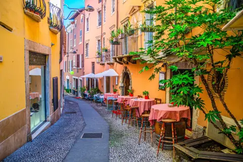 Gdzie zjeść w Desenzano del Garda? Najlepsze miejsca z widokiem