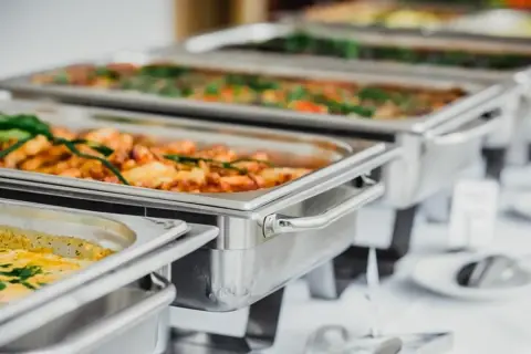 Gdzie zjeść w Fromborku? Odkryj najlepsze restauracje i smaki