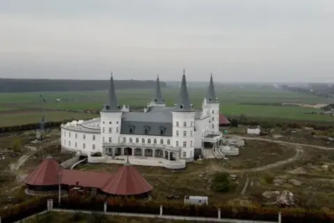 Kiedy otwarcie hotelu Cztery Wieże w Katarzyninie? Aktualne informacje