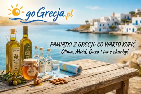 Oliwa, miód, ouzo – co przywieźć z Grecji? Pamiątki z wakacji na drewnianym stole z widokiem na grecką wyspę.