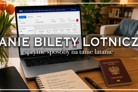 Tanie loty na majówkę? Laptop z wyszukiwarką lotów, paszport i lista rzeczy do spakowania to klucz do taniego latania.
