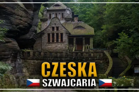 Kamienny domek w lesie, przypominający zamek, w krajobrazie Czeskiej Szwajcarii.