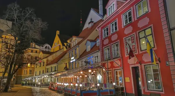 Gdzie zjeść w Rydze? Odkryj najlepsze restauracje i smaki Łotwy
