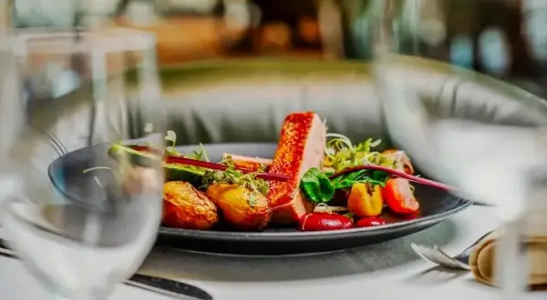 Mikołajki gdzie zjeść: najlepsze restauracje na każdą kieszeń