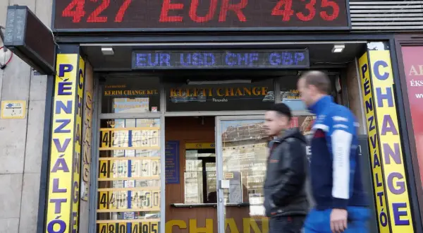 Kantor wymiany walut w Budapeszcie. Kursy EUR/HUF na tablicy. Budapeszt waluta.