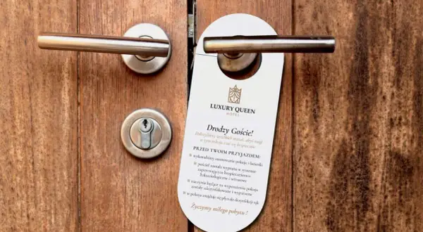 Jak zamknąć drzwi w hotelu na kartę od środka i czuć się bezpiecznie