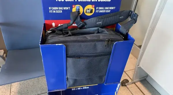 Torba podręczna Ryanair w sizerze. Wymiary ryanair podreczny: 55x40x20cm.