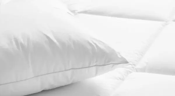 Jakie poduszki są w hotelach i dlaczego mają znaczenie dla komfortu?
