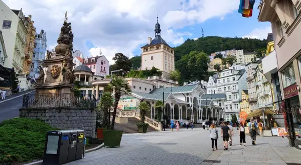 Gdzie zjeść w Karlowych Warach? Najlepsze restauracje na każdą okazję