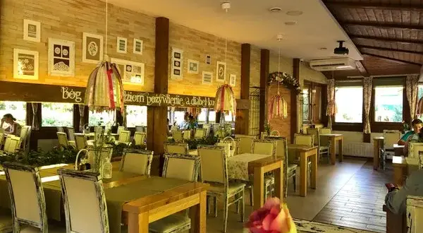 Gdzie zjeść w Dusznikach-Zdroju? Najlepsze restauracje na każdą okazję