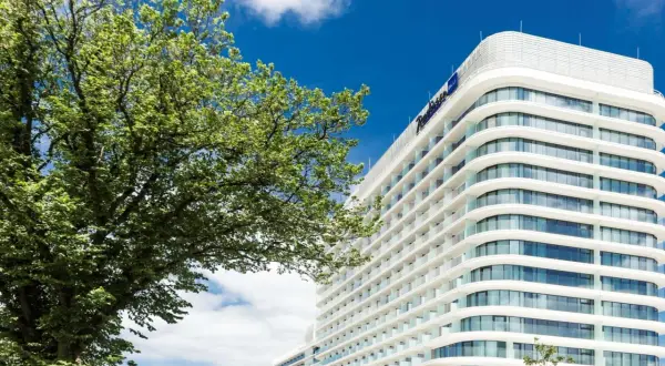 Nowoczesny Radisson Blu Resort Świnoujście zachwyca architekturą. Sprawdź radisson blu resort świnoujście ceny i zaplanuj wakacje.