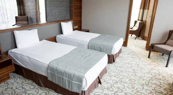 Jak pościelić łóżko w hotelu, by wyglądało jak z najlepszych hoteli