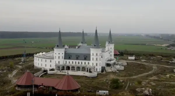 Kiedy otwarcie hotelu Cztery Wieże w Katarzyninie? Aktualne informacje