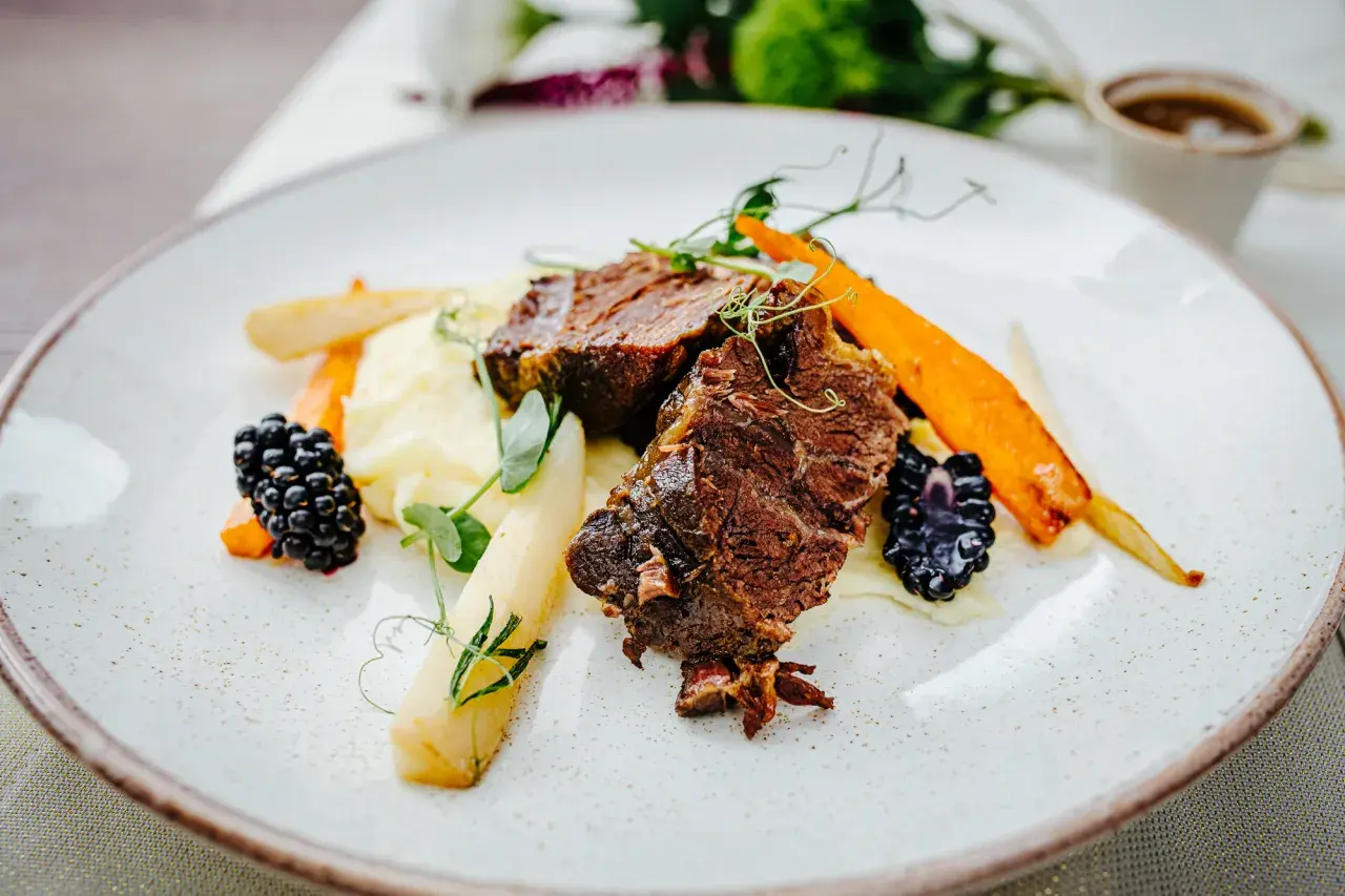 Gdzie zjeść w Kamiennej Górze? Odkryj najlepsze lokale gastronomiczne