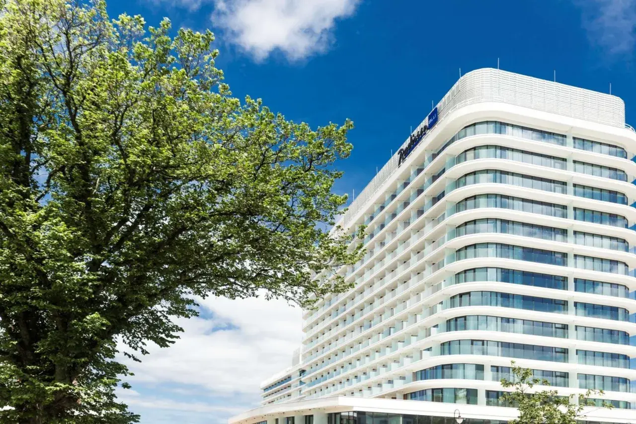 Nowoczesny Radisson Blu Resort Świnoujście zachwyca architekturą. Sprawdź radisson blu resort świnoujście ceny i zaplanuj wakacje.