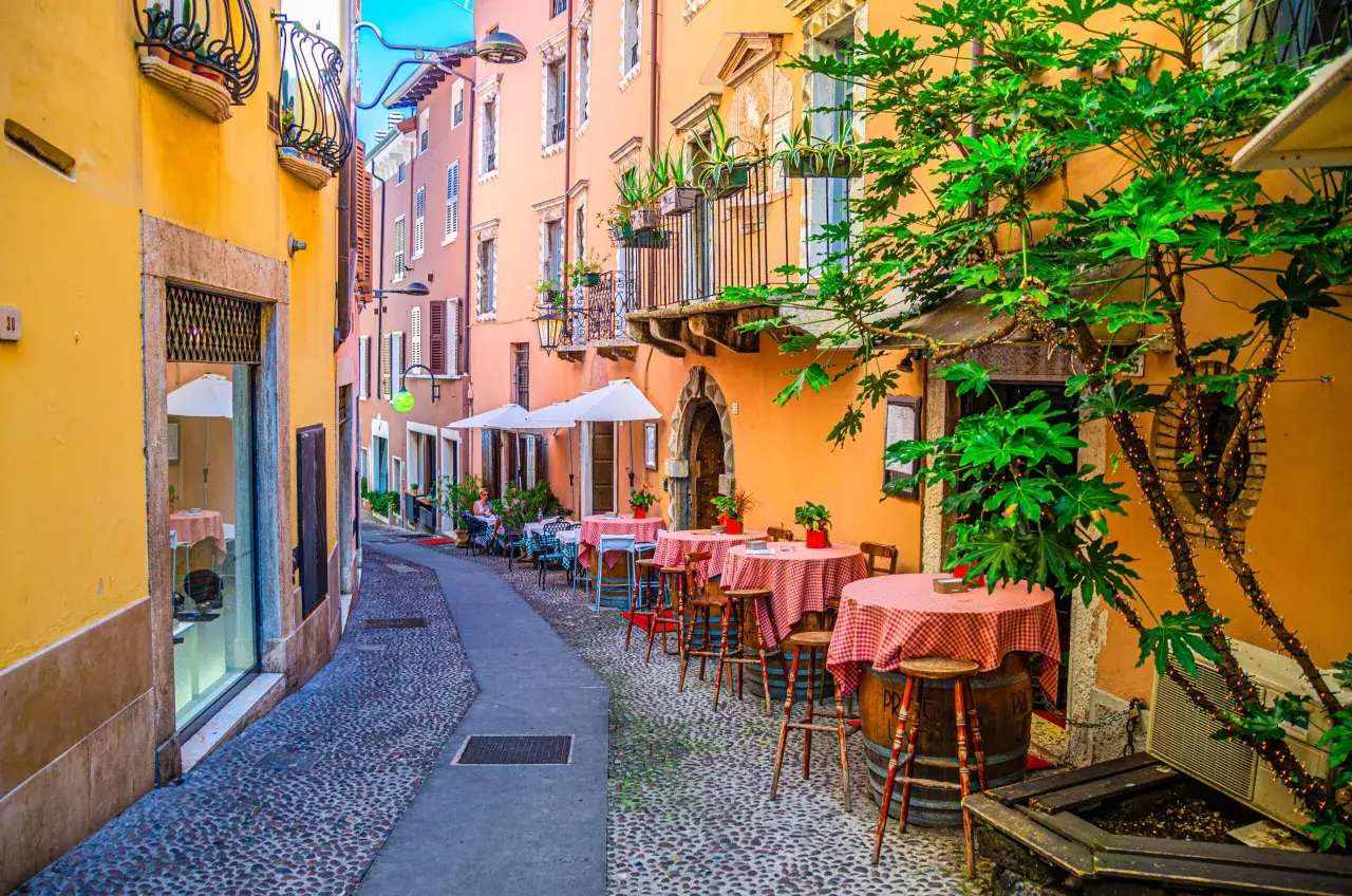 Gdzie zjeść w Desenzano del Garda? Najlepsze miejsca z widokiem