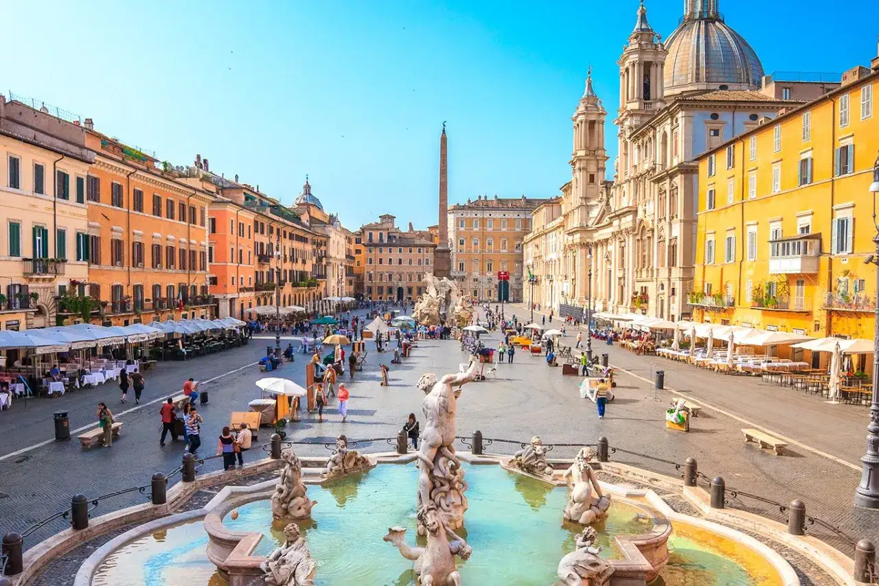 Fontanna Czterech Rzek na Piazza Navona. Idealne miejsce na itaka wycieczka do Rzymu samolotem.