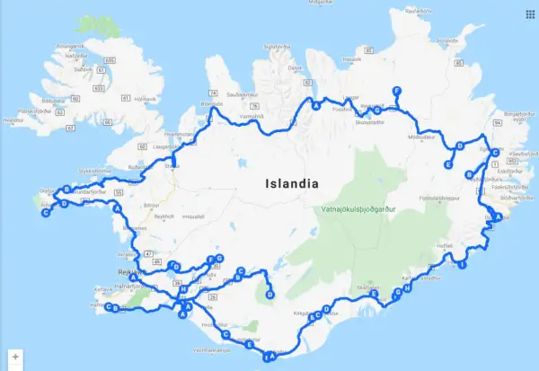 Mapa Islandii z zaznaczoną trasą turystyczną. Widać nazwy miast i dróg, a także park narodowy Vatnajökulsþjóðgarður. Klimat Islandii jest surowy, ale piękny.