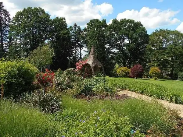 Kiedy jechać do arboretum Wojsławice, aby zobaczyć najpiękniejsze kwiaty?