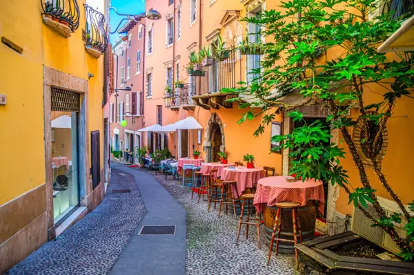 Gdzie zjeść w Desenzano del Garda? Najlepsze miejsca z widokiem